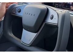 Tesla biedt nieuw Yoke-stuurwiel voor Model S en Model X (afbeelding: Tesla / @dkrasniy, X-App)