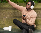 Damson Idris draagt de nog niet uitgebrachte over-ear hoofdtelefoon van Sony.