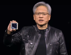 Nvidia CEO Jensen Huang onthult Blackwell GPU 18x+ sneller dan Hopper op GTC 2024. (Bron: Nvidia op YouTube)