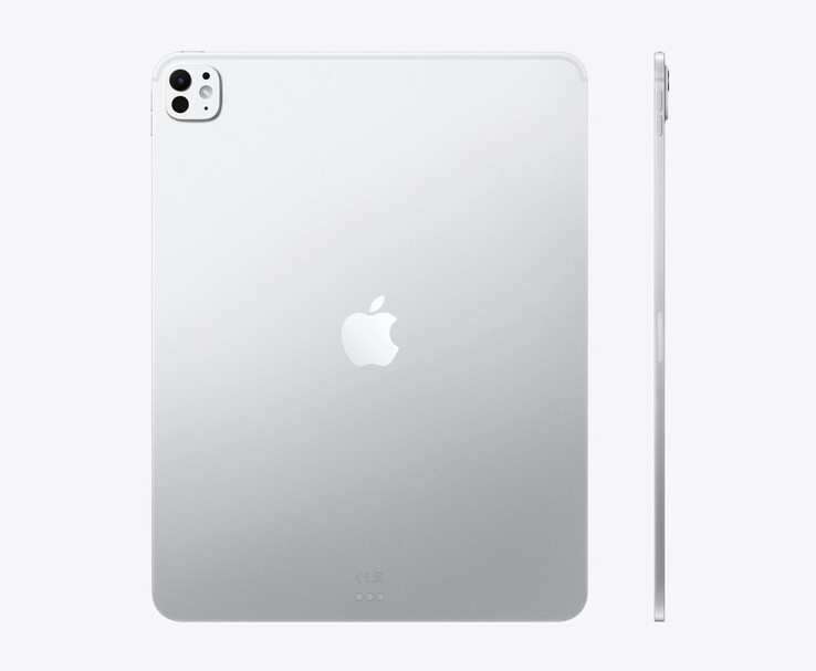 Achter- en zijaanzicht van de Apple iPad Pro M5 in zilver, met de nadruk op het slanke aluminium ontwerp en de single-lens camera aan de achterzijde (Afbeelding bron: Apple)