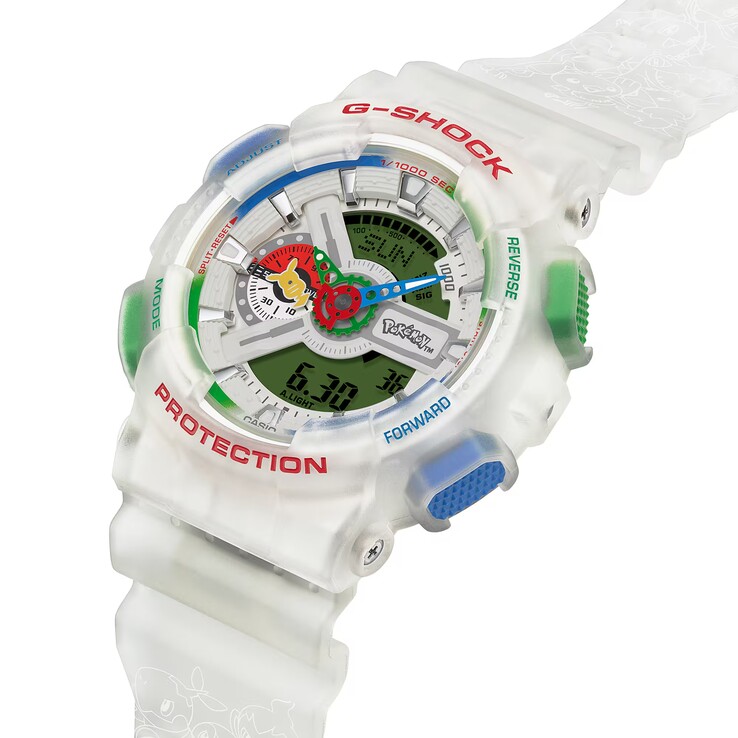 Een schuin aanzicht van de doorschijnende Casio G-Shock Pokémon GA-110PKM-7A, waarbij de extra grote kast en de kleurrijke knoppen goed tot hun recht komen.