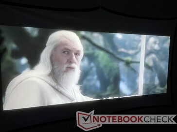 Let op de haloing rond gebieden met een hoog contrast, zoals de rug, het haar en de staf van Gandalf. (Afbeelding via The Lord of the Rings: The Return of the King van New Line Cinema)