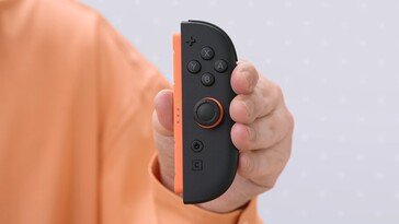 Nintendo Switch 2 Joy-Con wordt vastgehouden (Afbeelding bron: screenshot, Nintendo of America YouTube)