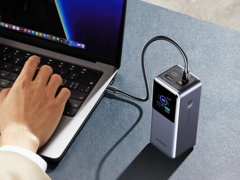 De nieuwe UGREEN 200W 25.000mAh powerbank heeft drie poorten. (Afbeeldingsbron: UGREEN)