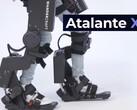 Het Atalante X exoskelet van Wandercraft verbetert het lopen van een vrouw zeven jaar na haar beroerte. (Afbeeldingsbron: Wandercraft)