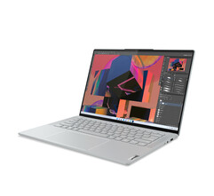 De Yoga Slim 7i Pro X in Cloud Grey. (Afbeelding bron: Lenovo)