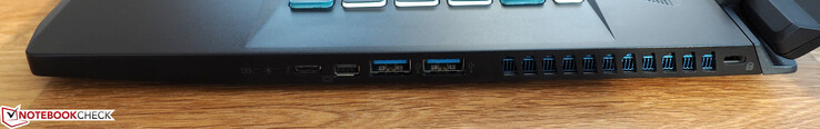 Rechterkant: Thunderbolt 3, mini-DisplayPort, 2x USB-A 3.0, Kensington lock