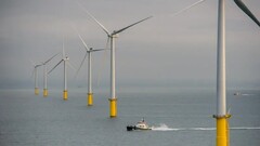 Een boot bij het offshore windmolenpark Rampion (bron: Rampion)