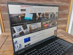 Buiten bekijken in de schaduw