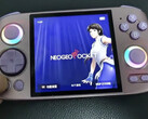 Anbernic heeft al eerder een gaming handheld met een 1:1 aspect ratio scherm uitgebracht. (Afbeeldingsbron: Anbernic via Retro Handhelds)