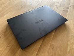 Vingerafdrukken zijn snel zichtbaar op de aluminium oppervlakken.