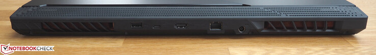 Achterkant: USB-A 3.0, USB-C 3.1 Gen2 (incl. DisplayPort), HDMI, RJ45-LAN, stroomadapter
