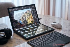 Apple plant naar verluidt een MacBook in de stijl van de Asus Zenbook 17 Fold. (Afbeelding: Notebookcheck)