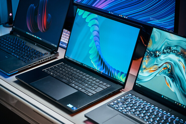 Ongeëvenaarde responstijden, verbazingwekkende contrasten en geweldige kleuren. De Blade 16 met zijn 240 Hz OLED.