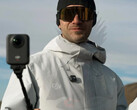 De DJI Osmo 360 in gebruik met wat de batterij-uitbreidingsbalk lijkt te zijn. (Afbeeldingsbron: via Igor Bogdanov)