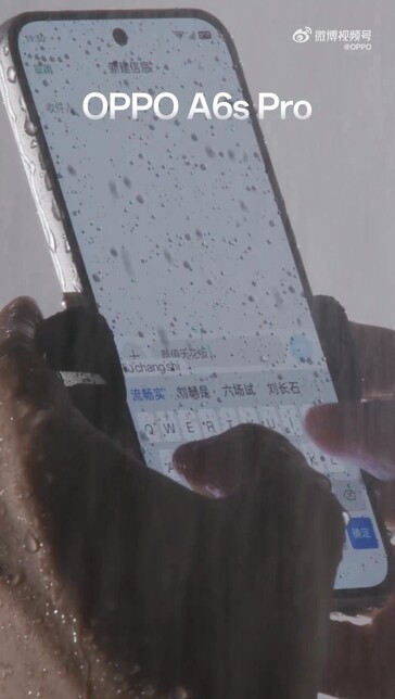 Oppo A6s Pro telefoon met natte aanraking.