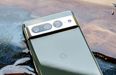 De Google Pixel 7 Pro krijgt nu in totaal vijf grote Android updates in plaats van slechts drie. (Afbeeldingsbron: Triyansh Gill)