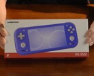 De Anbernic RG 55G1 zal verkrijgbaar zijn in drie kleuren, waaronder Indigo.