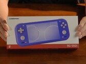 De Anbernic RG 55G1 zal verkrijgbaar zijn in drie kleuren, waaronder Indigo.