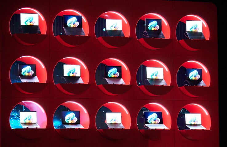 Een indrukwekkend groot aanbod Snapdragon-laptops. (foto: Andreas Sebayang/Notebookcheck.com)