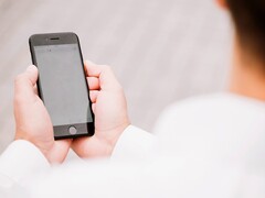 Instagram verwijdert de optionele end-to-end encryptie van directe berichten op 8 mei 2026, waardoor Meta voor het eerst sinds 2023 de mogelijkheid krijgt om DM-content te lezen.