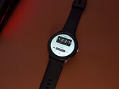 De Lige Smartwatch van Aliexpress op het bureau