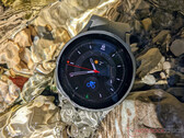 'Raise to wake' zou moeten werken op alle One UI Watch smartwatches na het installeren van de update van deze maand. (Beeldbron: NotebookCheck)