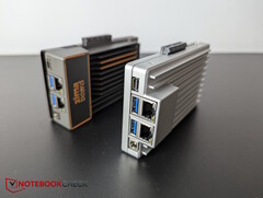 De twee ZimaBoards, versie 1 en 2 (Afbeelding bron: Notebookcheck)