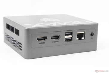 Achterkant: 2x HDMI 2.1, 2x USB-A 2.0, RJ-45, AC-adapter