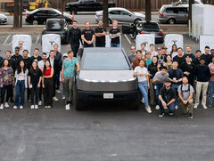 De Cybertruck bij Tesla&#039;s eerste 500 kW V4 Superchargerstation. (Afbeeldingsbron: Tesla)