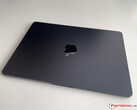 De Apple MacBook Air M2 in de nieuwe kleur Midnight is blijkbaar gevoelig voor krassen en schuurplekken (Afbeelding: Notebookcheck)