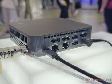 Asus ExpertCenter PN54 achterpoorten (bron: Notebookcheck)