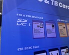 Duidelijke borden bij de stand van de SD Association: SanDisk SDUC kaarten komen er binnenkort aan.