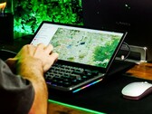 Aura Displays verpakt een 13-inch aanraakscherm in een mechanisch toetsenbord (Afbeelding bron: Aura Displays)