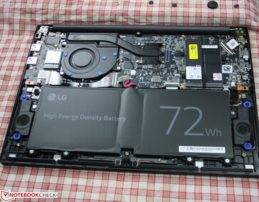 LG Ultra PC 14 internals: de batterij is niet gelijmd.