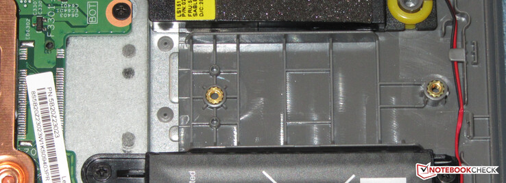 Notebooks met M.2 SSD's zijn beschikbaar binnen de IdeaPad 1 line-up. Ons testapparaat mist de bijbehorende sleuf.