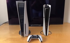 De PS5 Slim ziet er veel compacter uit dan de originele PS5 in een augmented-reality vergelijkingsvideo. (Afbeeldingsbron: rtql8d)