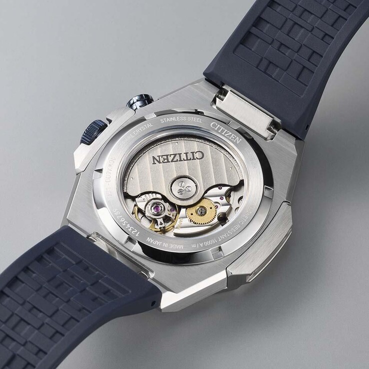 Het automatische uurwerk Caliber 9051 van Citizen is te zien door de transparante achterkant van de kast.