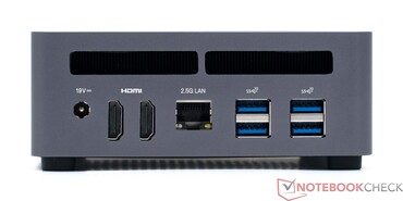 Achterkant: DC 19V, 2x HDMI 2.1, RJ45 2.5G, 4x USB3.2 Gen2 Type-A