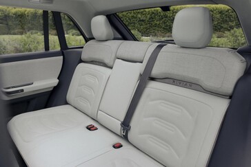 Rivian R3 interieur met 3-zits achterbank