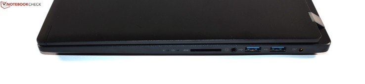 Rechterkant: SD kaartlezer, gecombineerde audiopoort, 2x USB 3.0 Type-A, stroomaansluiting