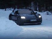 Een nieuwe video toont de stationwagonvariant van de gefacelifte 2024 Porsche Taycan (Afbeelding: CarSpyMedia)