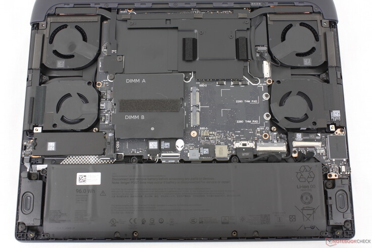 2025 Alienware 16 Area-51 ter vergelijking. Er zijn geen grote veranderingen aan de binnenkant