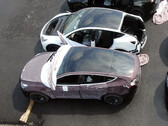 De nieuwe Deep Crimson Model Y lak ondergaat de validatie (foto: Tobias Lindh)
