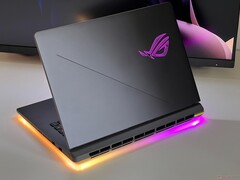 Wij hebben de 2025 Asus ROG Strix G16 beoordeeld (Afb. bron: Notebookcheck)