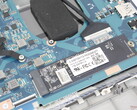 De SSD en CPU hebben een beperkte koeling, waarschijnlijk door het zeer lage doelgewicht van de Dynabook laptop (Afbeelding bron: Notebookcheck)