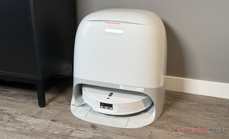 Roborock Qrevo Curv 2 Pro opladen in zijn station