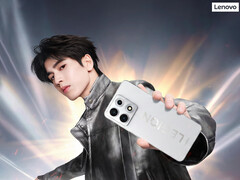 De 2026 Legion Y70 gamingtelefoon zal voorzien zijn van de niet-Elite Snapdragon 8 Gen 5. Afgebeeld: een promofoto van de smartphone in het wit.
