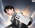 De 2026 Legion Y70 gamingtelefoon zal voorzien zijn van de niet-Elite Snapdragon 8 Gen 5. Afgebeeld: een promofoto van de smartphone in het wit.