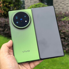 De Vivo X Fold5 in een van de drie lanceringskleuren. (Afbeeldingsbron: via Shido Tatushiko)